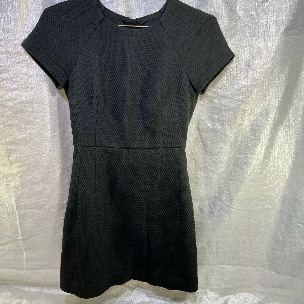 Banana Republic Quilted Black Mini Sheath Dress Short Sleeve Size 0 -Petite